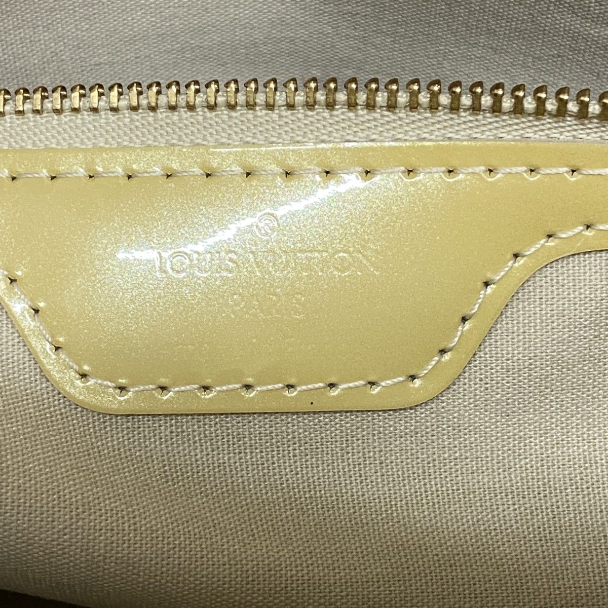 Louis Vuitton Tote Vernis Wilshire PM Blanc Corail — view 5