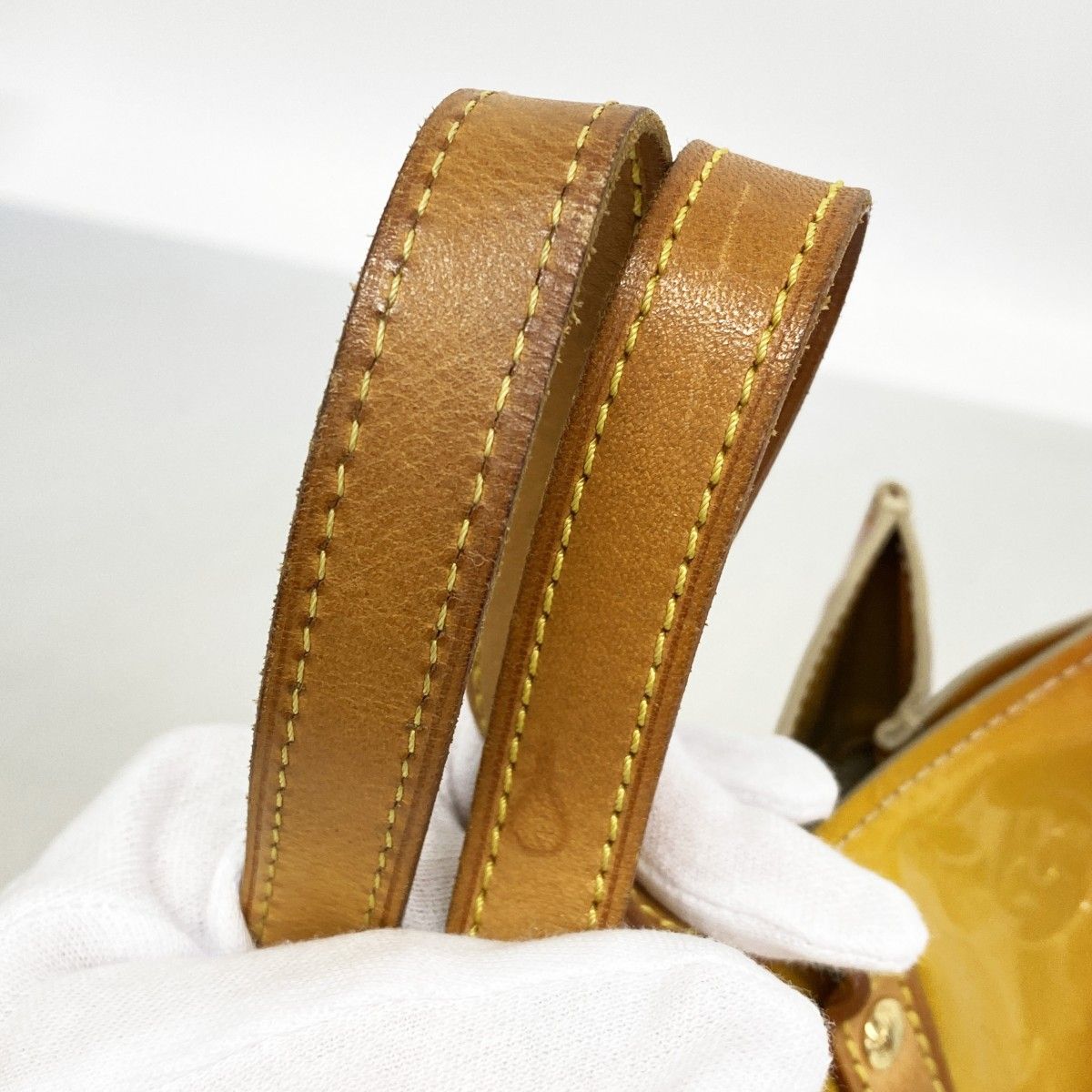 Louis Vuitton Handbag Vernis Reed PM Beige — view 8