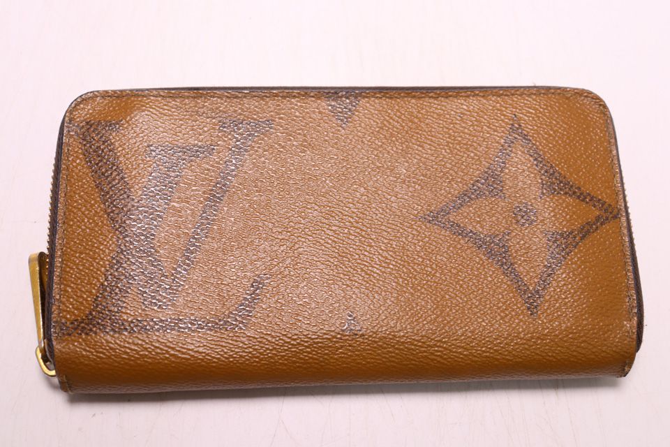 Louis Vuitton Zippy Wallet Monogram Giant — view 2