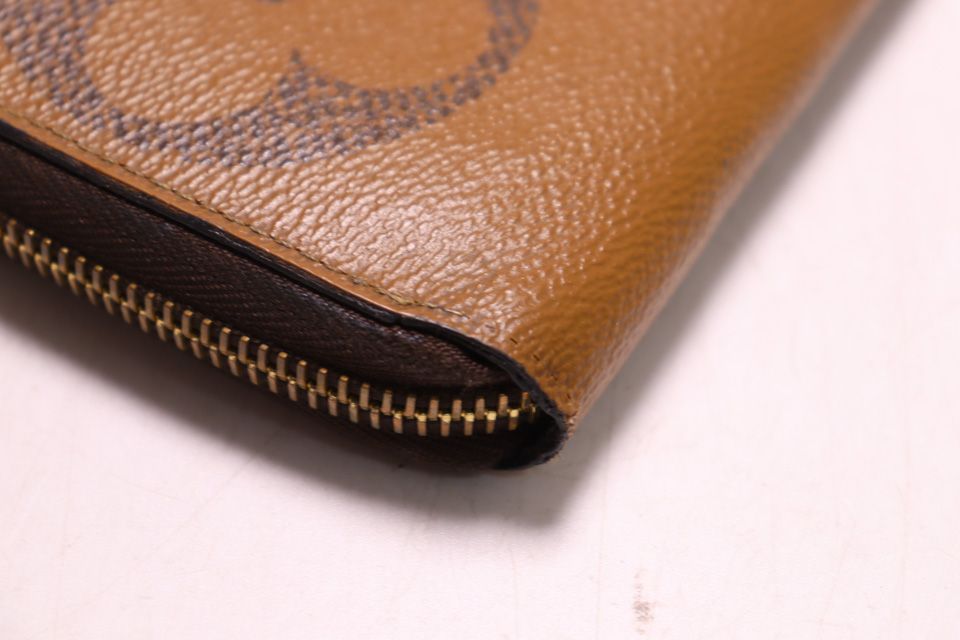 Louis Vuitton Zippy Wallet Monogram Giant — view 6