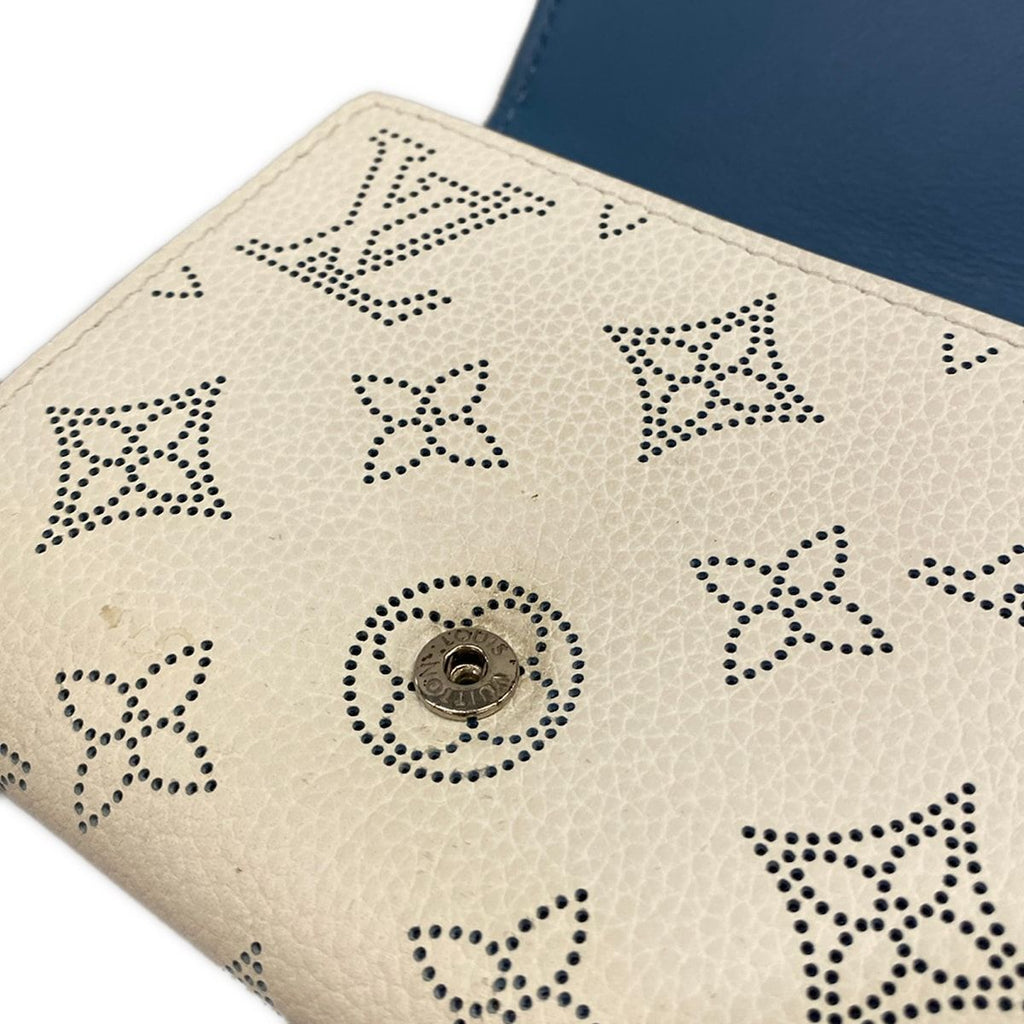 Louis Vuitton Bifold Wallet Mahina Portefeuille Iris Compact Snow Initial — view 7