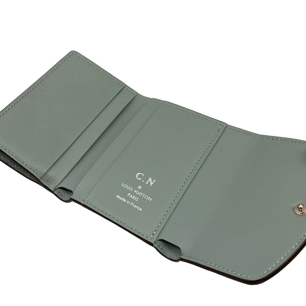 Louis Vuitton Trifold Wallet Mahina Portefeuille Iris XS Vert Lagune Initial — view 3
