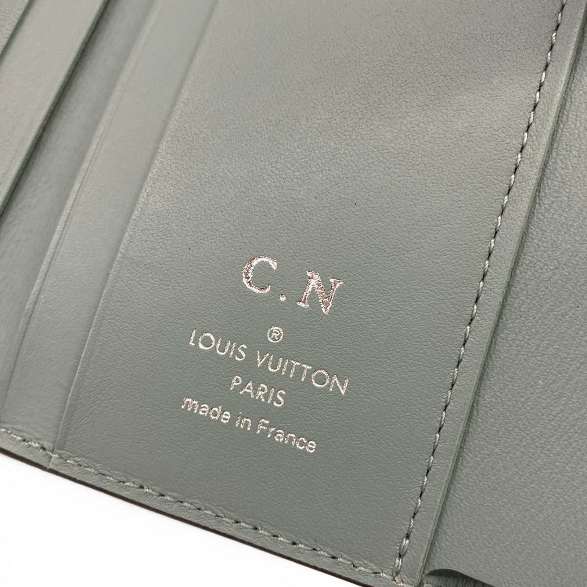 Louis Vuitton Trifold Wallet Mahina Portefeuille Iris XS Vert Lagune Initial — view 5