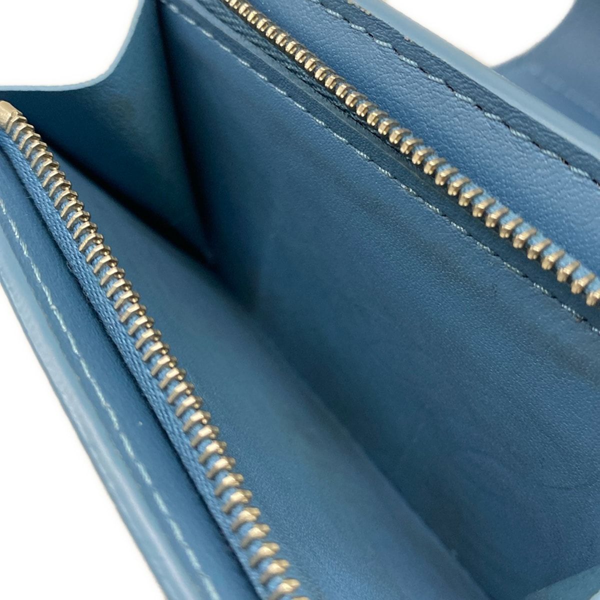 Louis Vuitton Trifold Wallet Mahina Portefeuille Iris XS Snow Initial Leather — view 4
