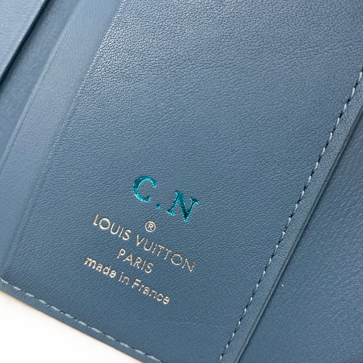 Louis Vuitton Trifold Wallet Mahina Portefeuille Iris XS Snow Initial Leather — view 5