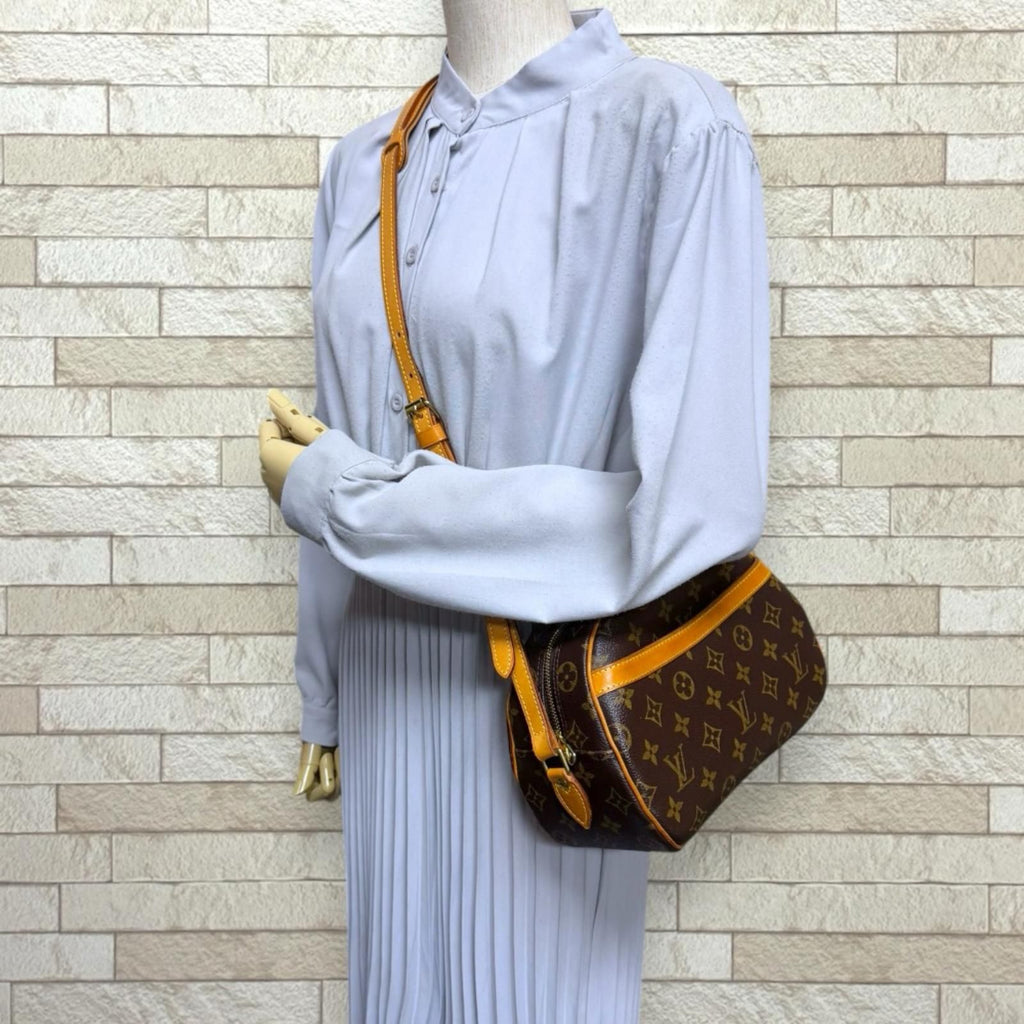 Louis Vuitton Monogram Shoulder Bag Canvas Brown — view 2
