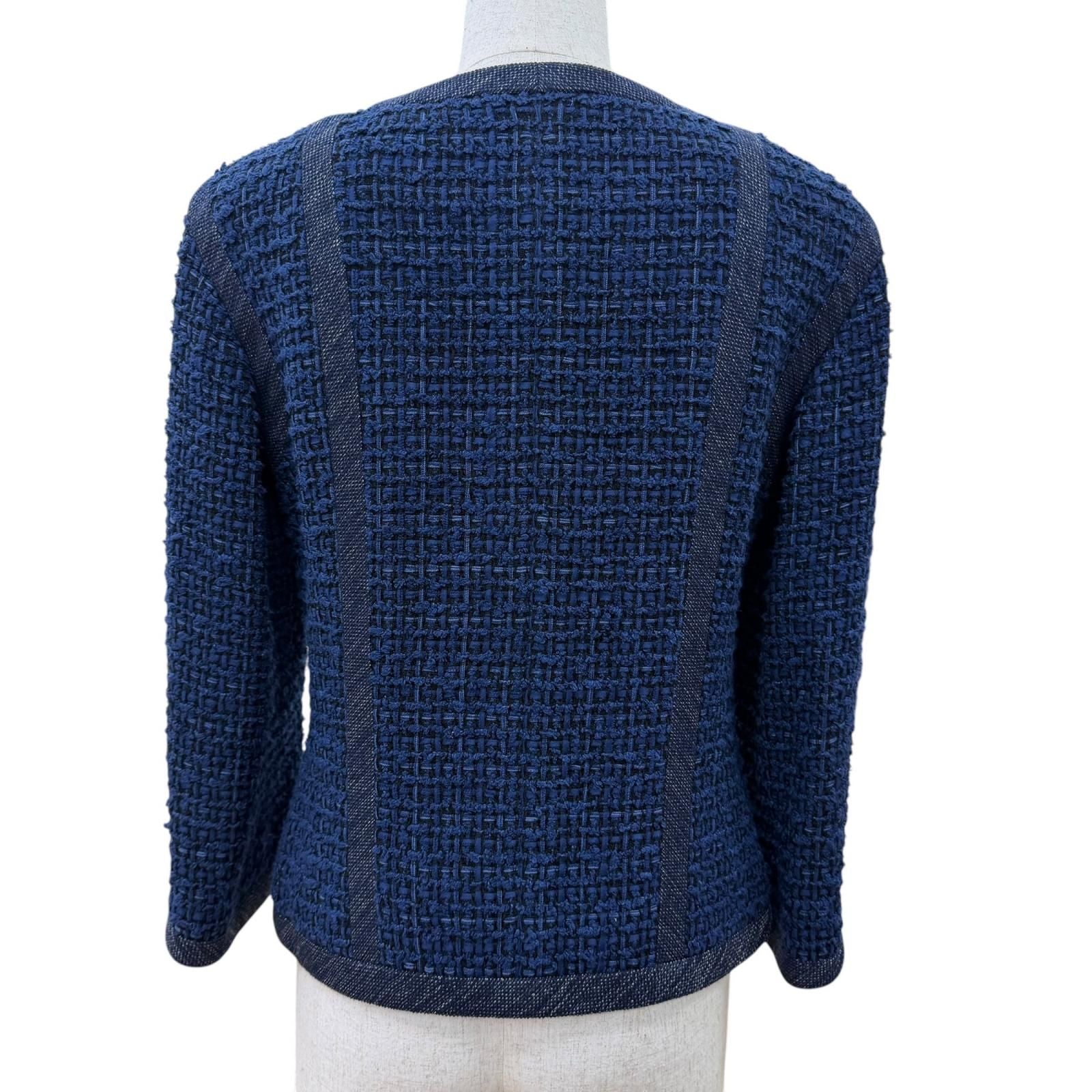 Chanel CC Logo Button Tweed Jacket Collarless Navy 36 — view 4