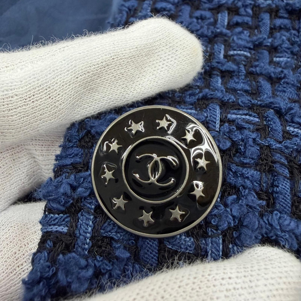 Chanel CC Logo Button Tweed Jacket Collarless Navy 36 — view 6