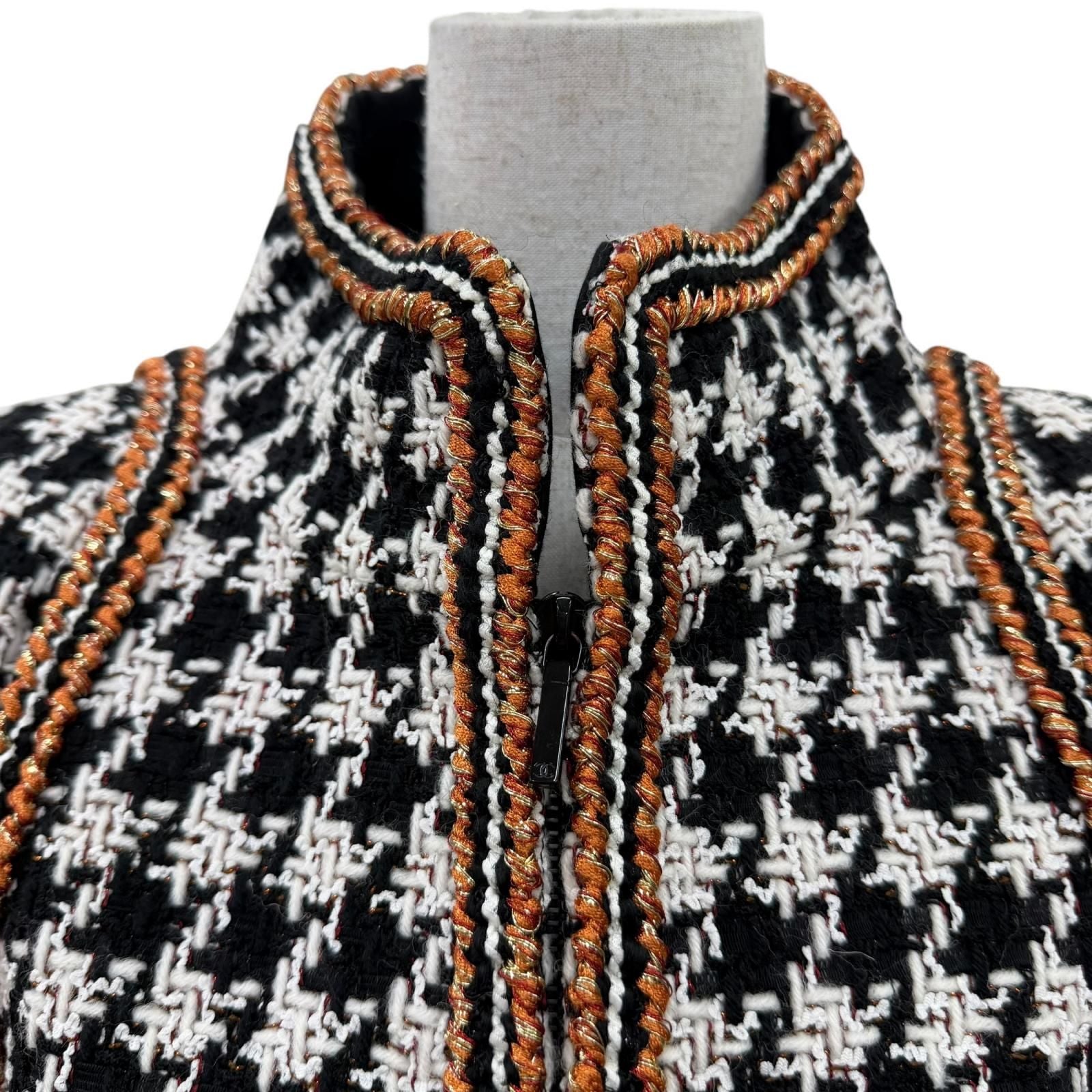 Chanel 17k Houndstooth Coco Button Zip Tweed Jacket Stand Color Black 34 — view 2