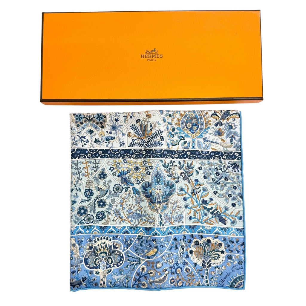 Hermes Au Pays Des Oiseaux Fleurs in the Land of Blooming Birds 100% Silk Bleu — view 2