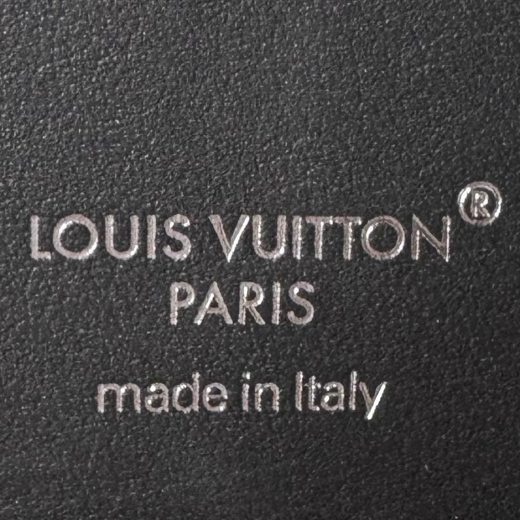 Louis Vuitton Monogram Eclipse Card Holder Magnet — view 7