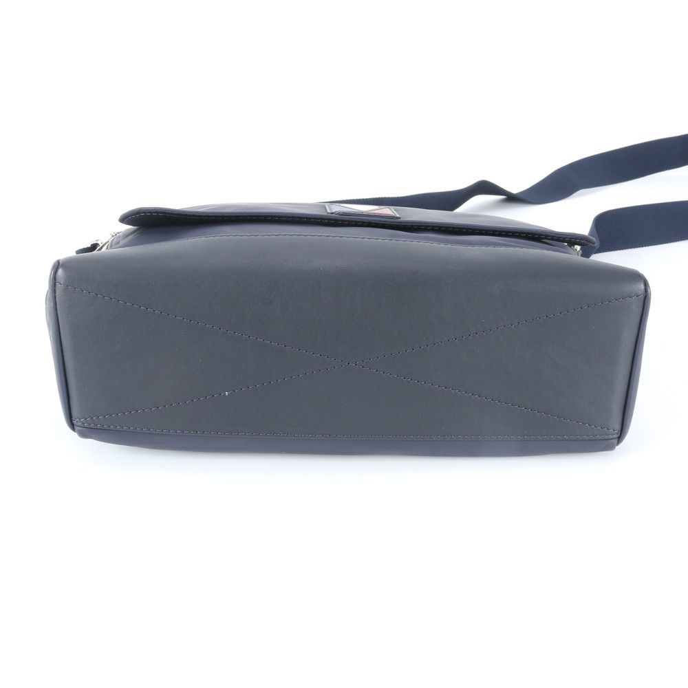 Louis Vuitton Line Cross Leather Shoulder Bag Crossbody Messenger Business — view 5