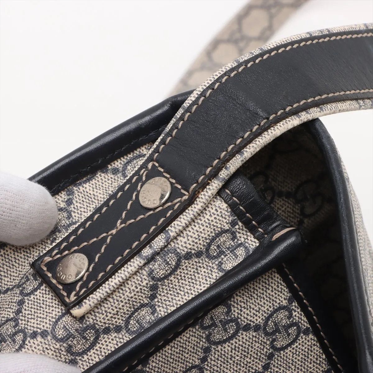 Gucci GG Supreme Leather Shoulder Bag Crossbody Messenger Business — view 9