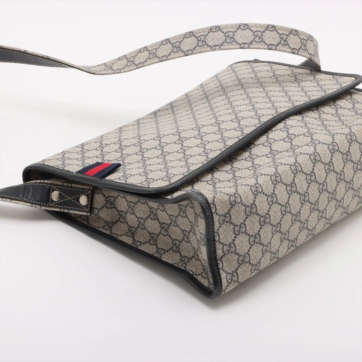 Gucci GG Supreme Leather Shoulder Bag Crossbody Messenger Business — view 4