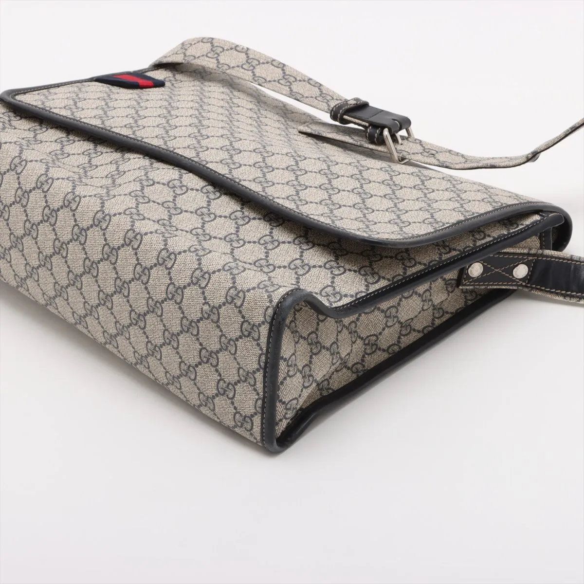Gucci GG Supreme Leather Shoulder Bag Crossbody Messenger Business — view 3