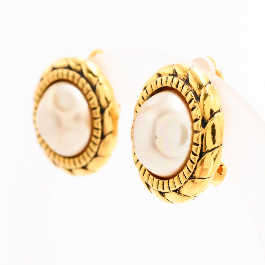 Chanel Earrings Gold — view 2