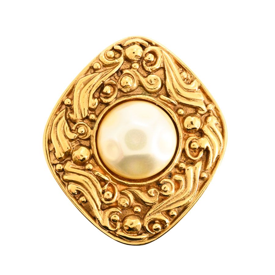 Chanel Brooch Gold