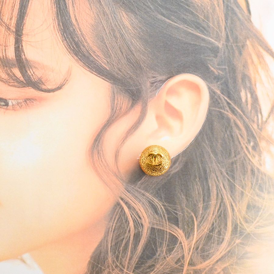 Chanel Earrings Gold — view 4