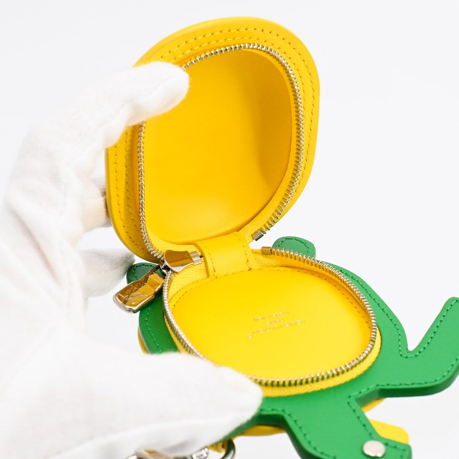 Louis Vuitton Charm LV Turtle Keychain — view 6