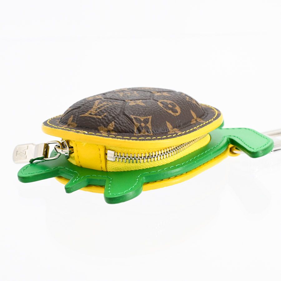 Louis Vuitton Charm LV Turtle Keychain — view 4