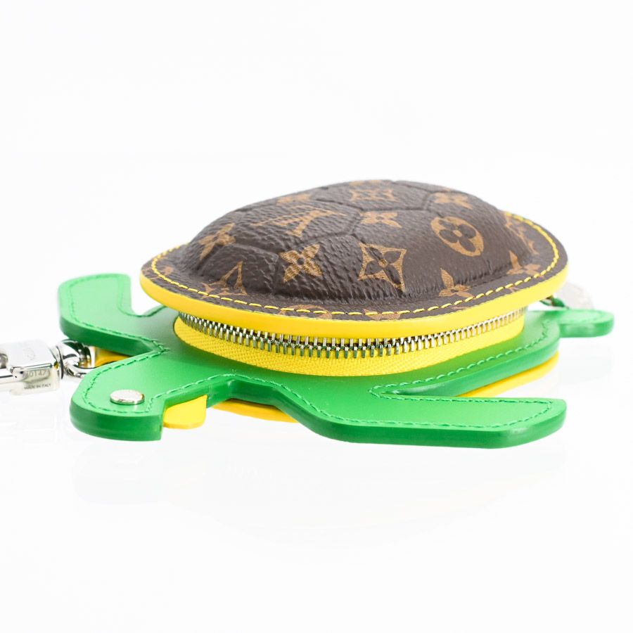 Louis Vuitton Charm LV Turtle Keychain — view 3