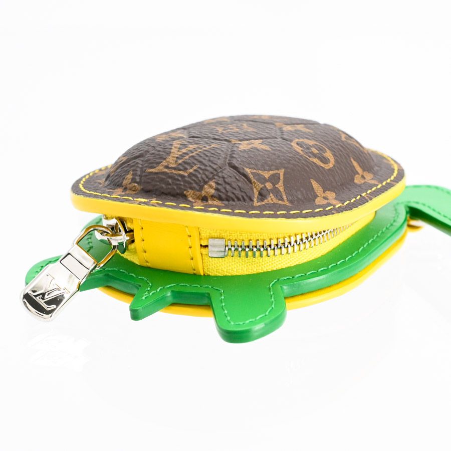 Louis Vuitton Charm LV Turtle Keychain — view 4