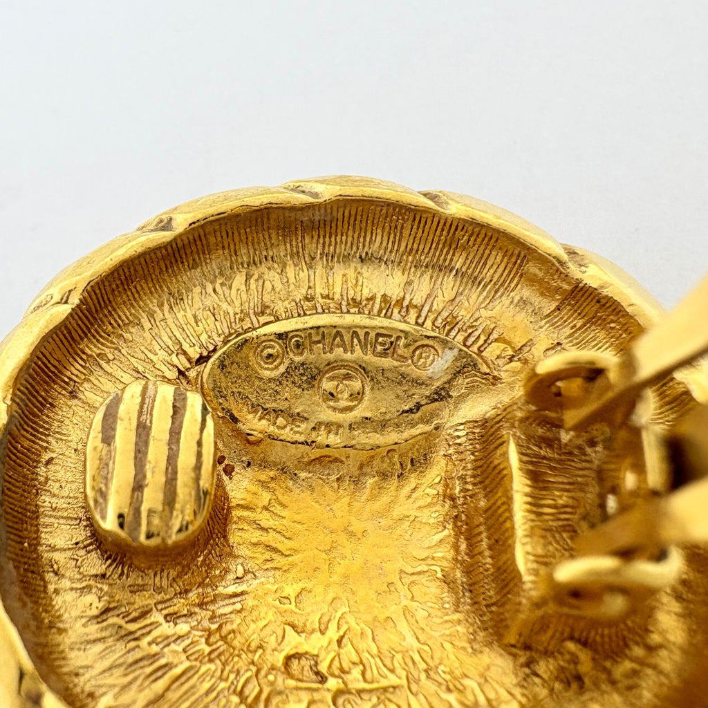 Chanel CC Logo Earrings Gold Plated — view 3