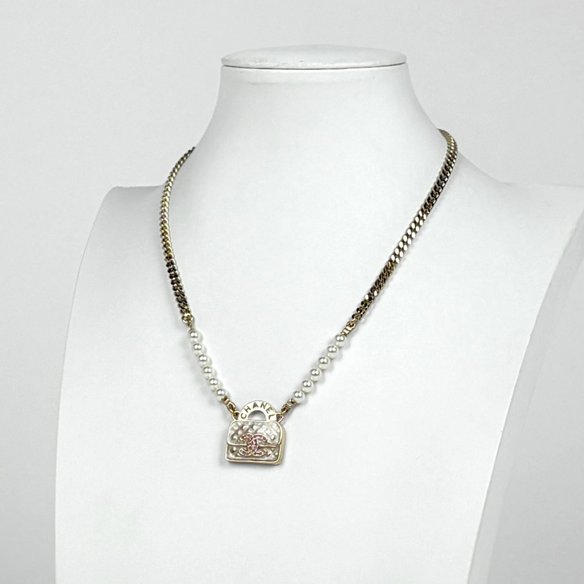 Chanel CC Logo Faux Pearl Necklace Bag Motif White Gold — view 5