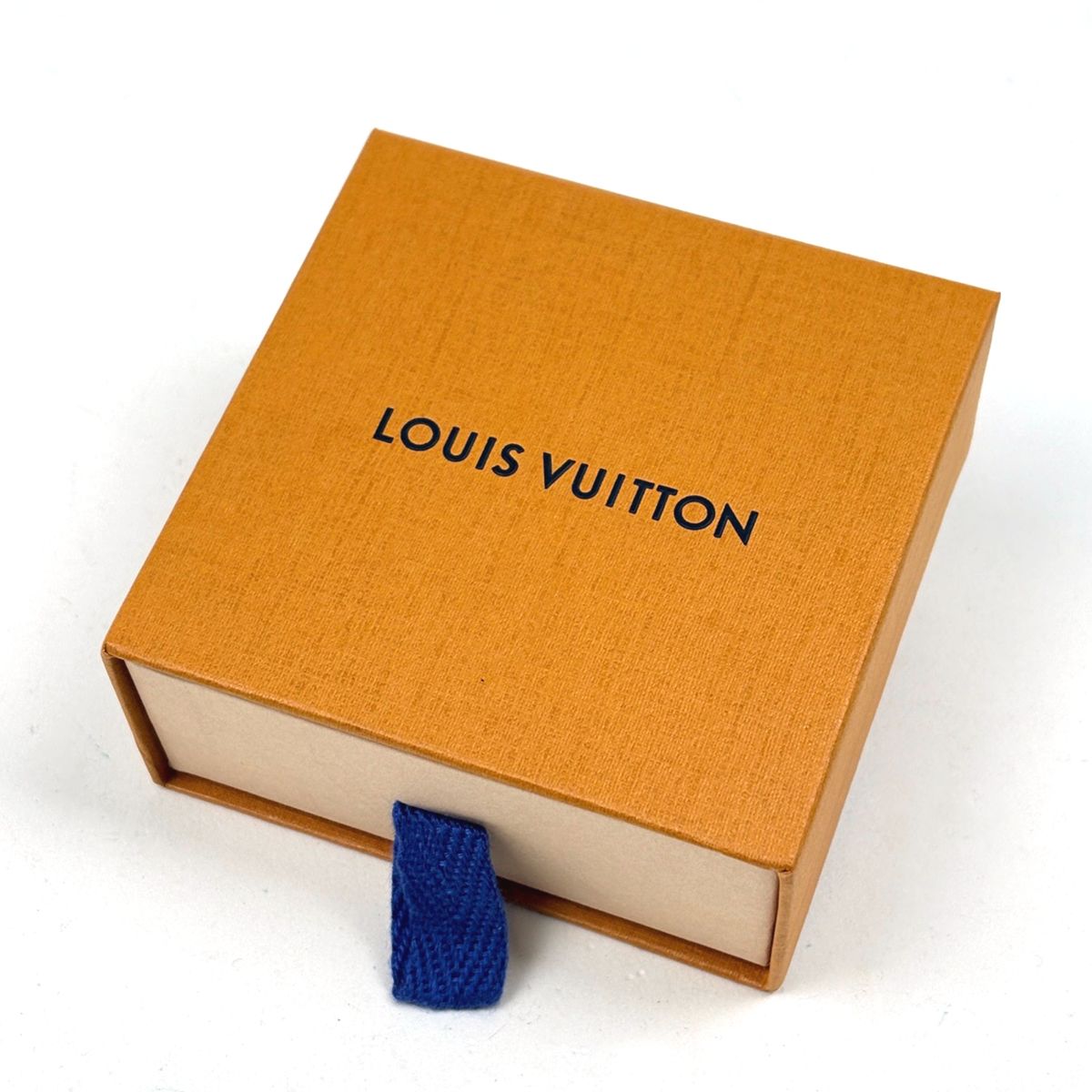 Louis Vuitton Essential Necklace Silver Plated — view 5