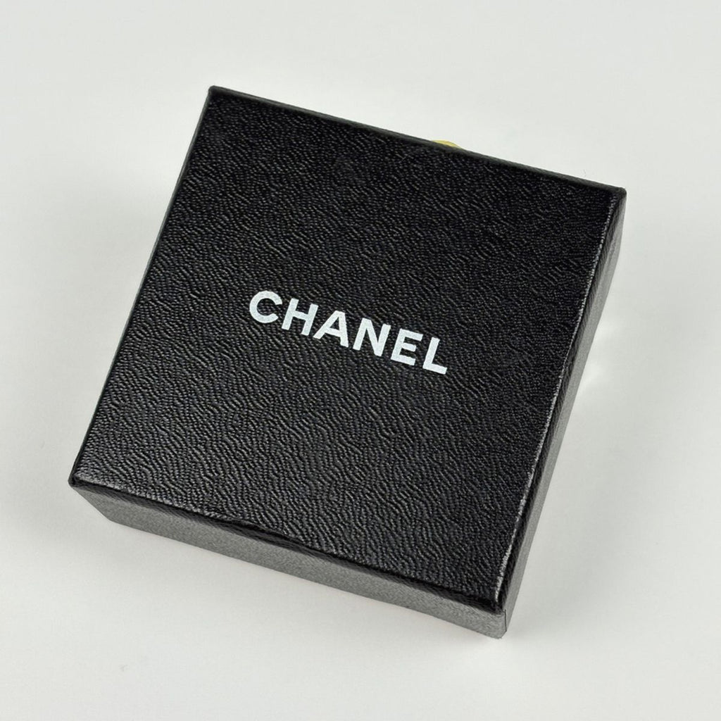 Chanel CC Logo Necklace Gold Plated — view 7