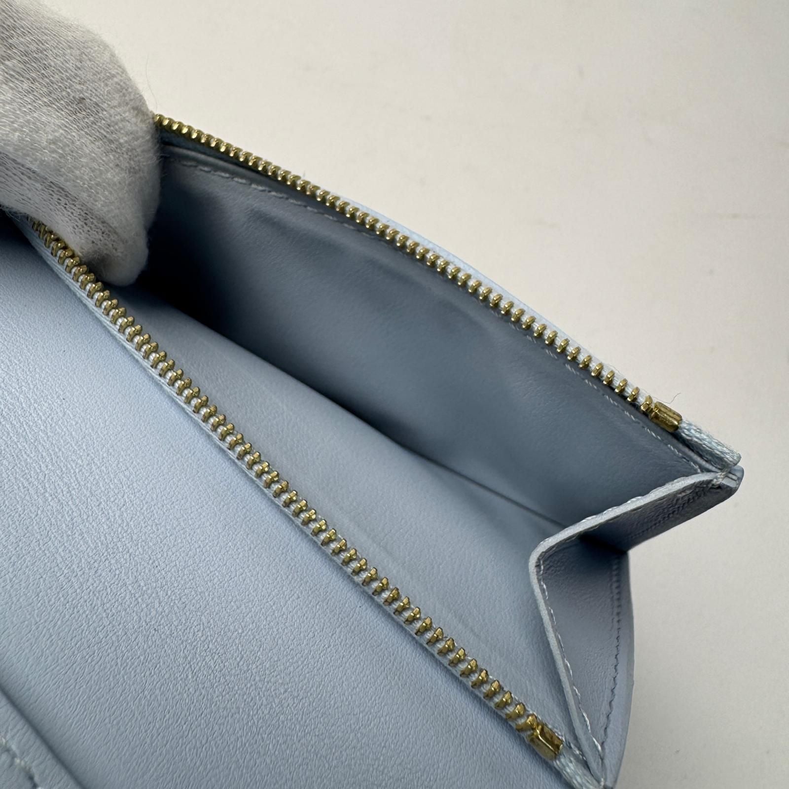 Louis Vuitton Vertical Compact Wallet Capucines Bifold — view 8