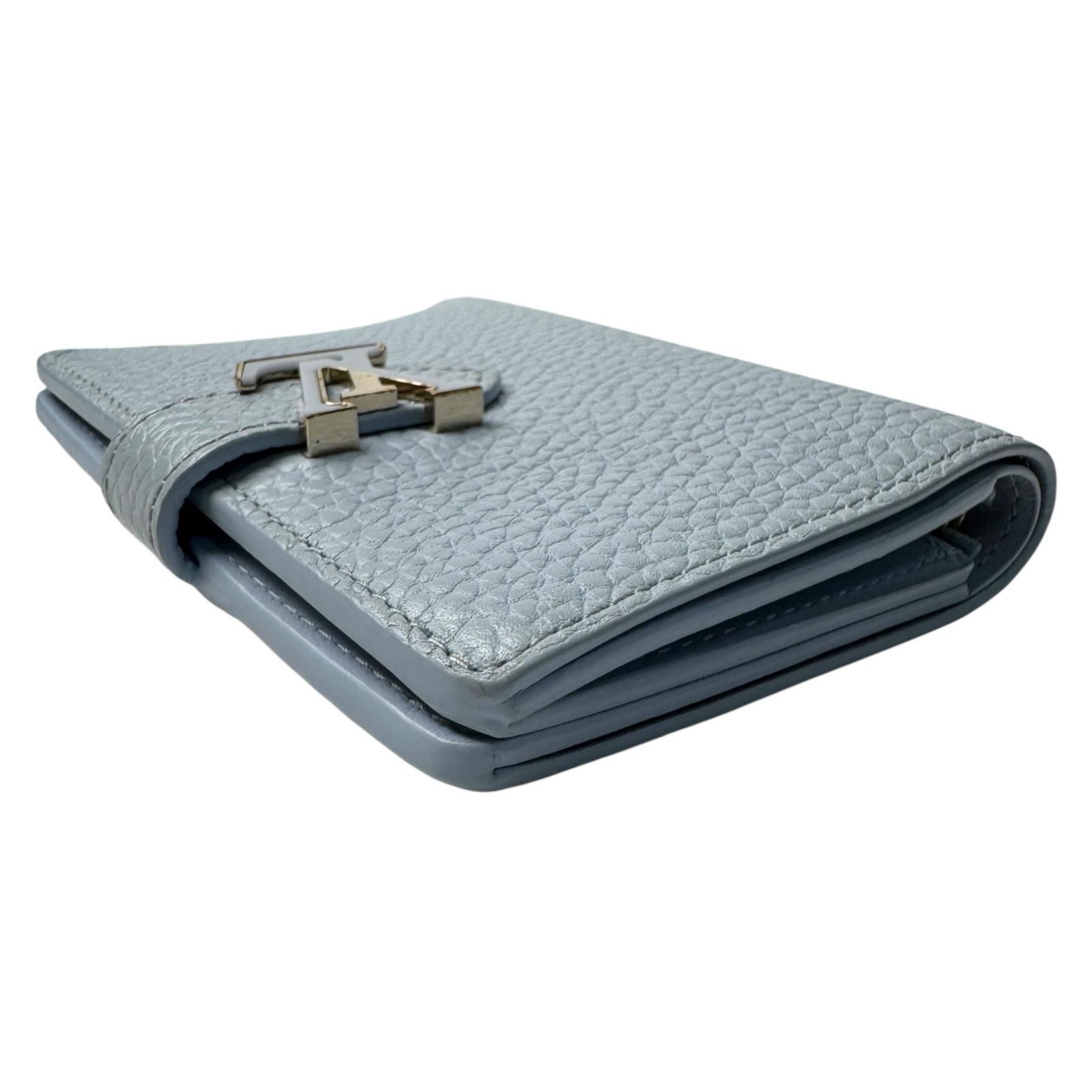 Louis Vuitton Vertical Compact Wallet Capucines Bifold — view 4