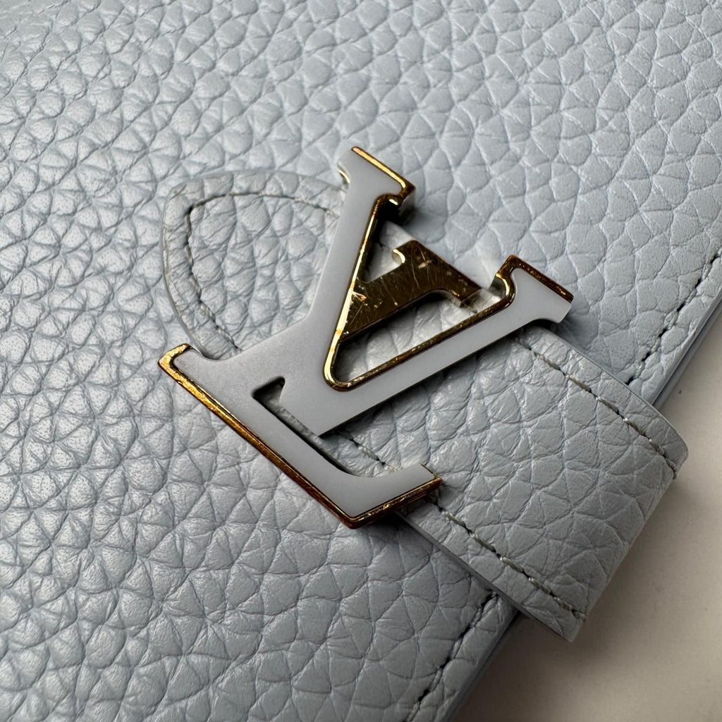 Louis Vuitton Vertical Compact Wallet Capucines Bifold — view 9