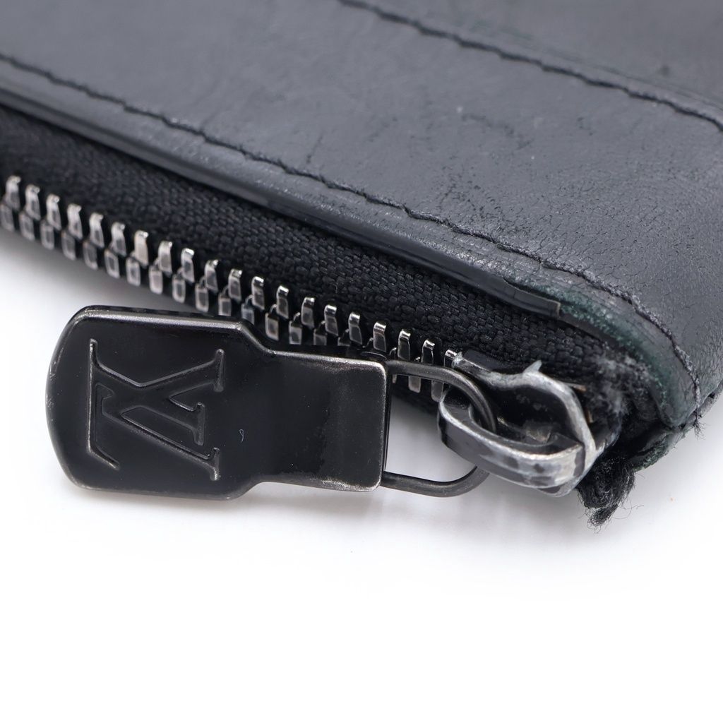 Louis Vuitton Monogram Shadow Discovery Clutch Black — view 7