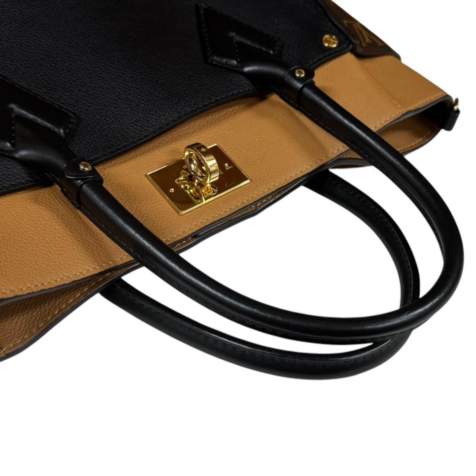 Louis Vuitton on My Side MM Monogram Shoulder Bag Leather Black — view 8