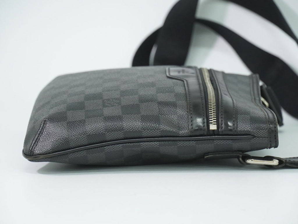 Louis Vuitton LV Thomas Damier Graphite Shoulder Bag Pochette Black Gray — view 4