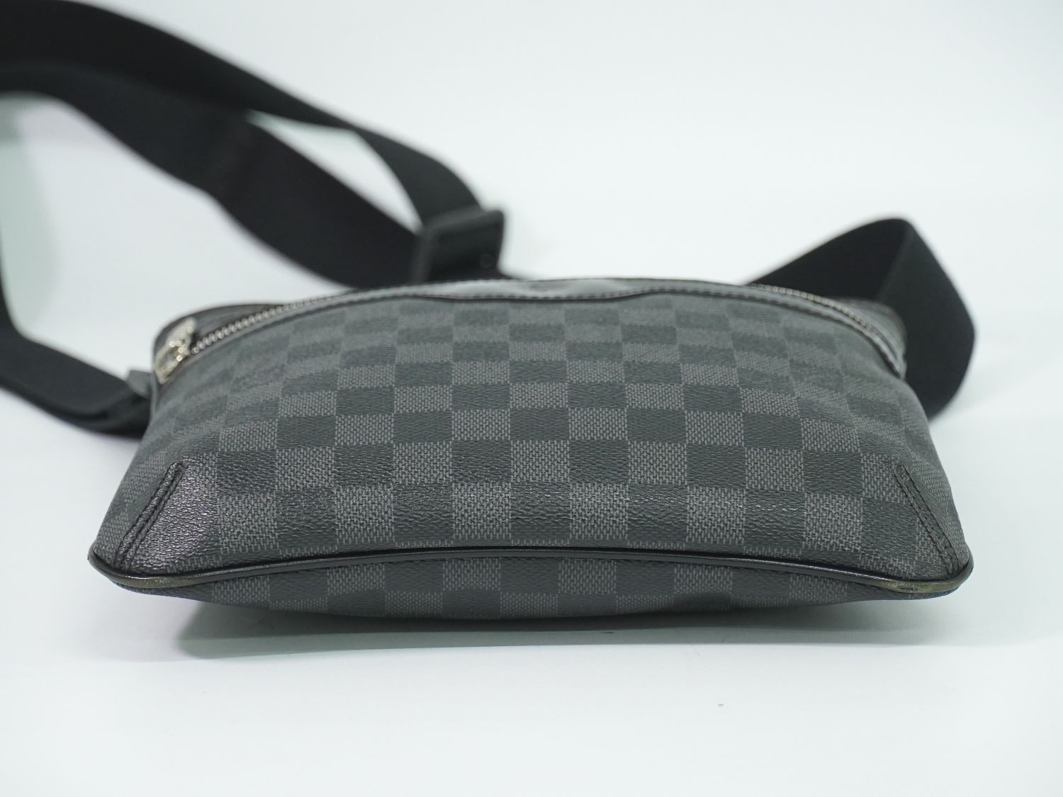 Louis Vuitton LV Thomas Damier Graphite Shoulder Bag Pochette Black Gray — view 3