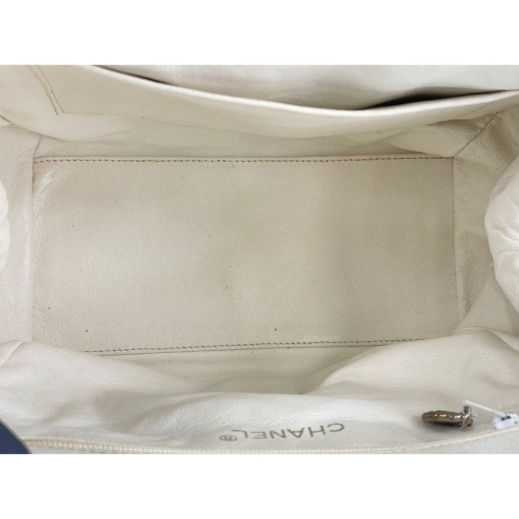 Chanel Shoulder Bag Caviar Leather Quilted — view 9
