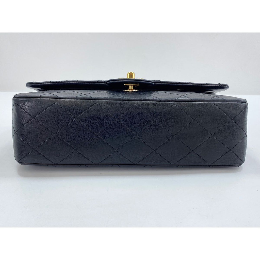 Chanel Shoulder Bag Lambskin Quilted 25 — view 4