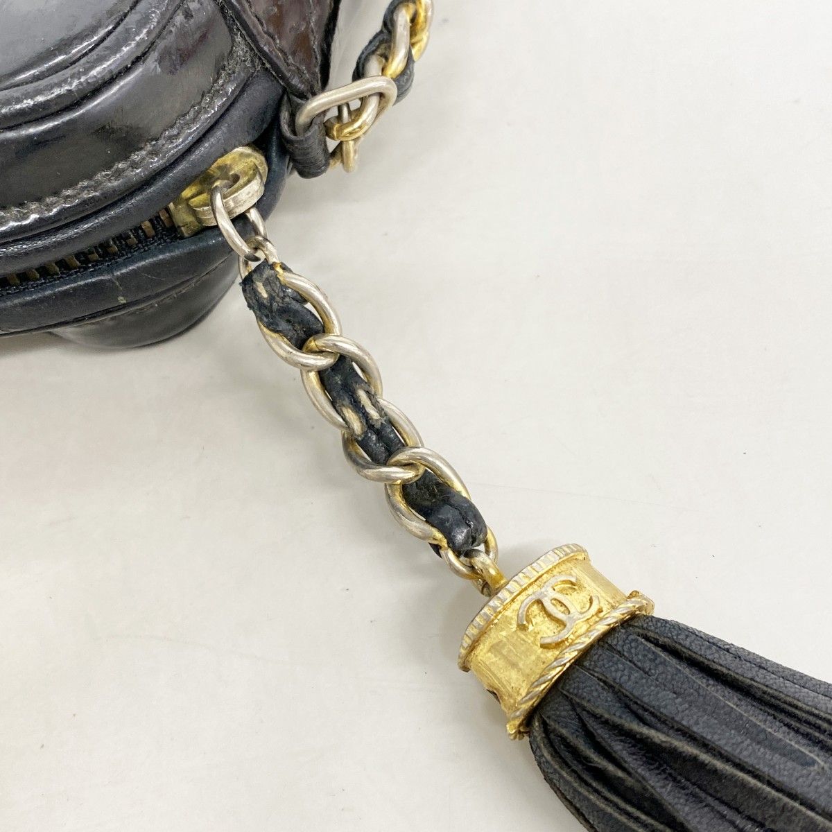 Chanel Shoulder Bag Quilted Patent Leather Black Gold — view 9