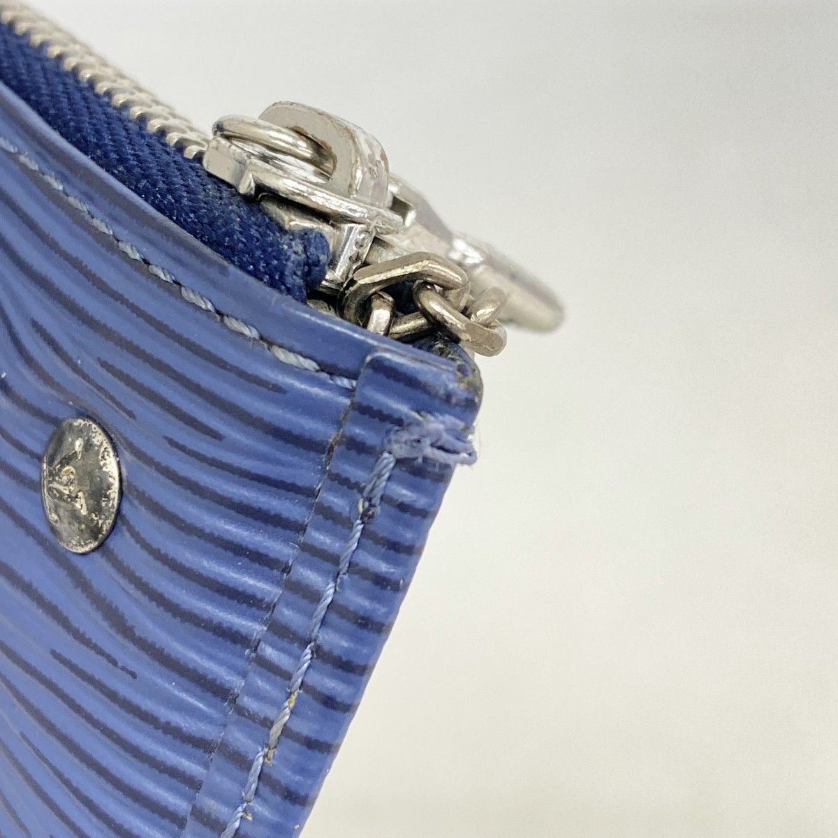 Louis Vuitton Coin Case Epi Pochette Cles Milty — view 6