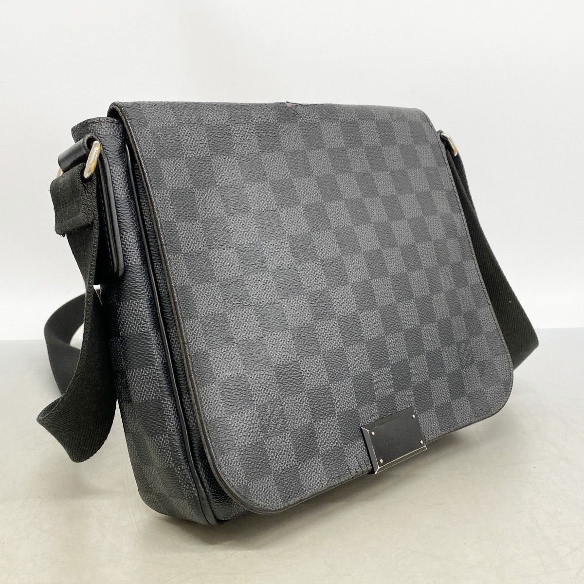 Louis Vuitton Shoulder Bag Damier Graphite District PM Gray — view 2