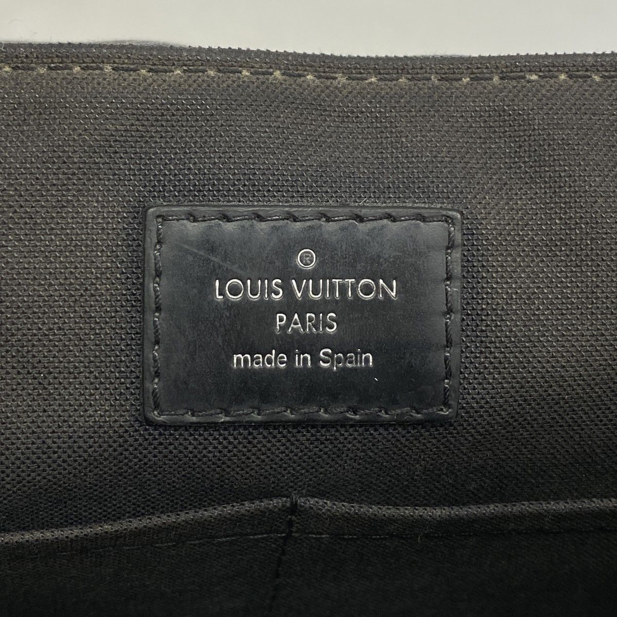 Louis Vuitton Shoulder Bag Damier Graphite District PM Gray — view 5