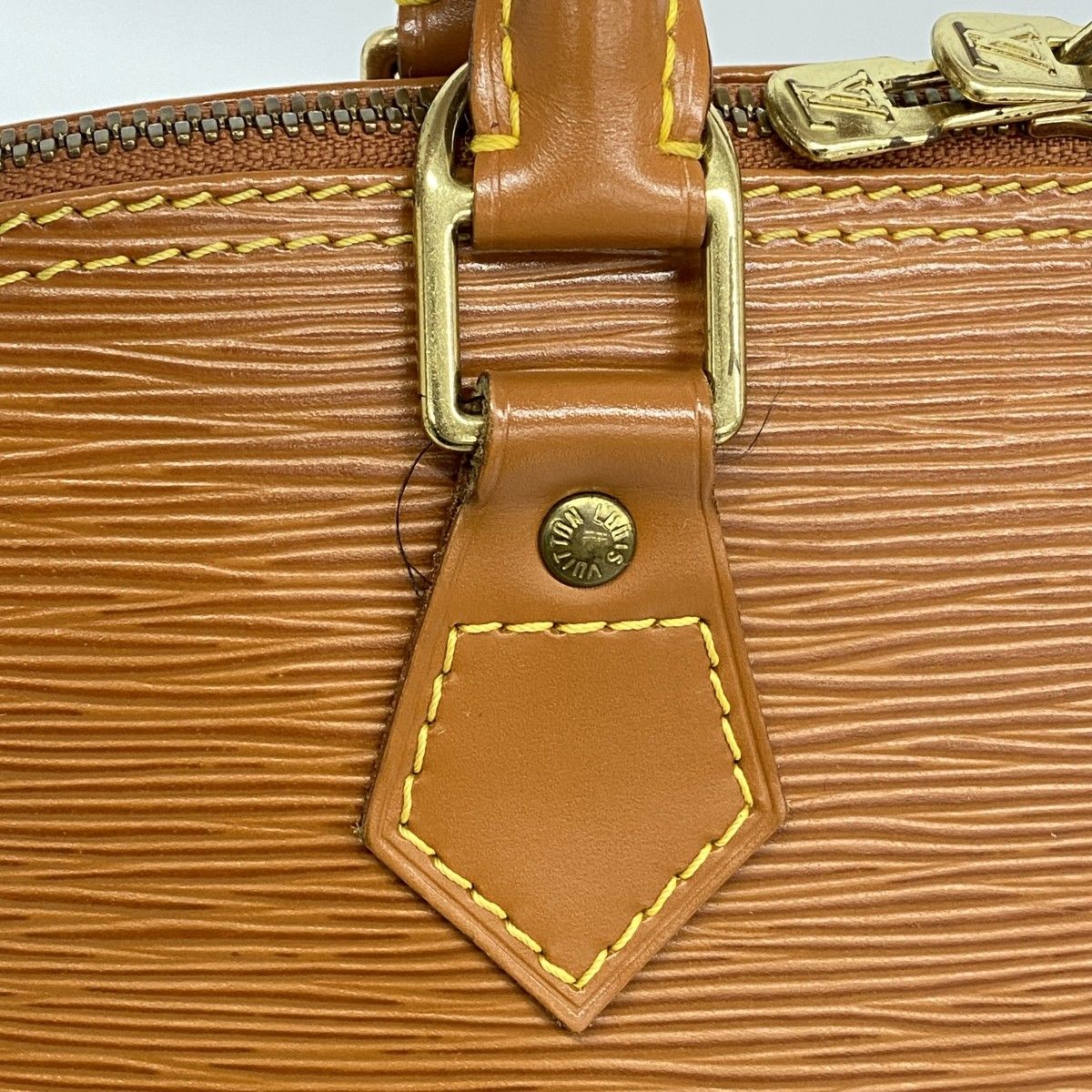 Louis Vuitton Handbag Epi Alma Cipango Gold — view 9