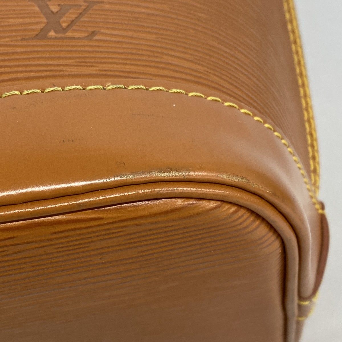 Louis Vuitton Handbag Epi Alma Cipango Gold — view 6