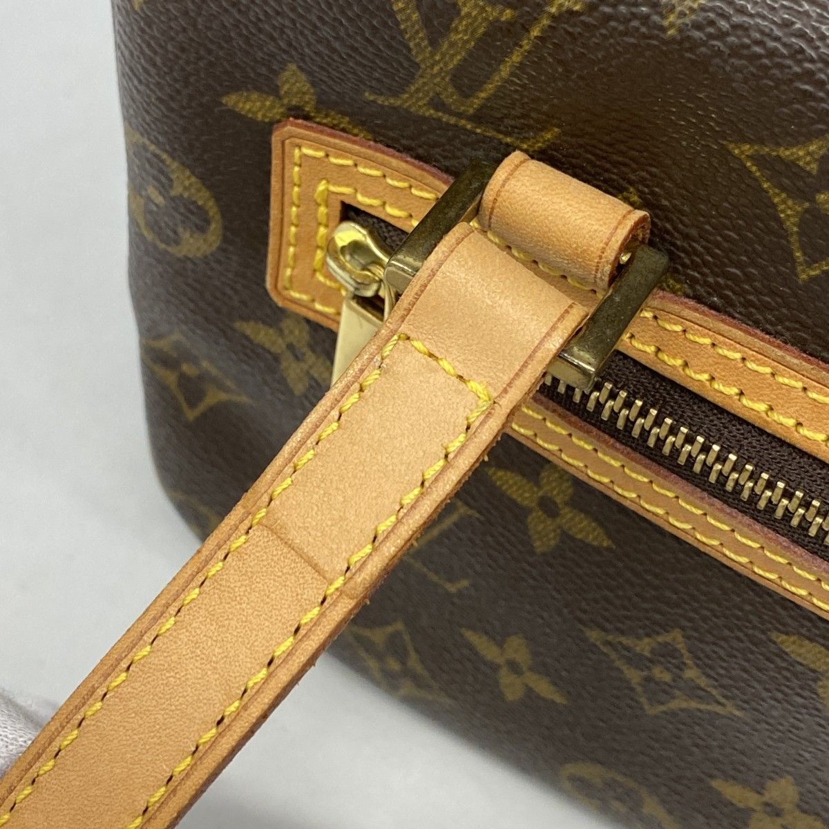 Louis Vuitton Shoulder Bag Monogram Cite MM Brown — view 8