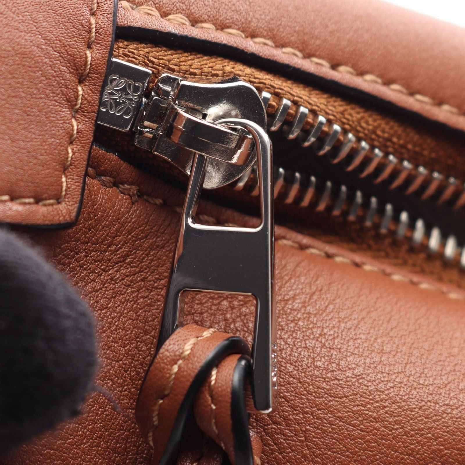 Loewe Shoulder Bag Cubby Small Brown Leather — view 7