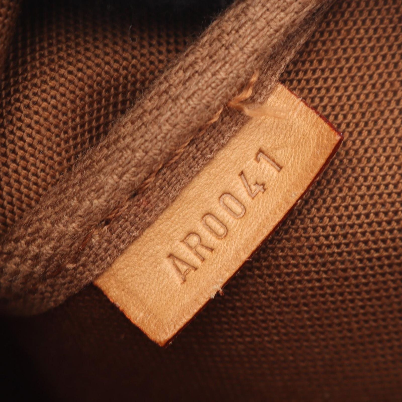 Louis Vuitton Handbag Pochette Khaki Canvas Leather — view 5