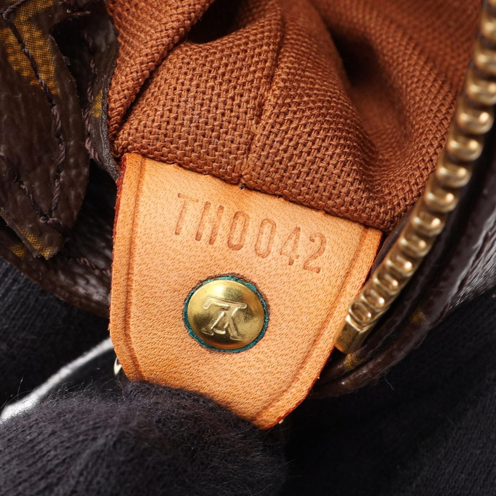 Louis Vuitton Tote Cabas Mezzo Canvas Leather — view 5