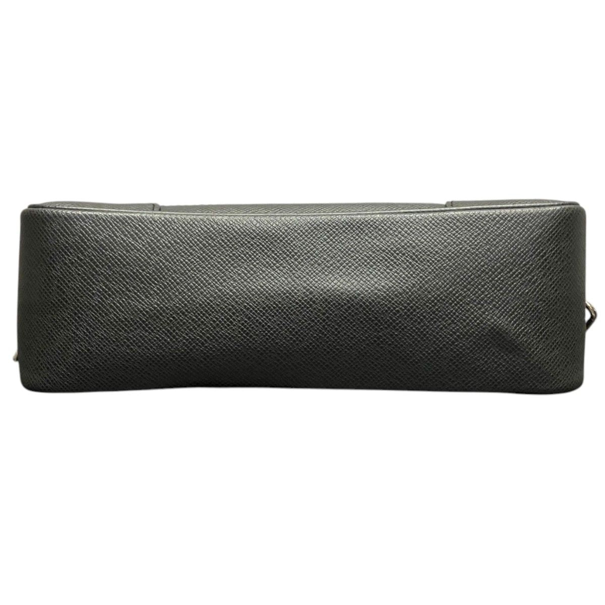 Louis Vuitton Pavel Taiga Second Bag Leather — view 3